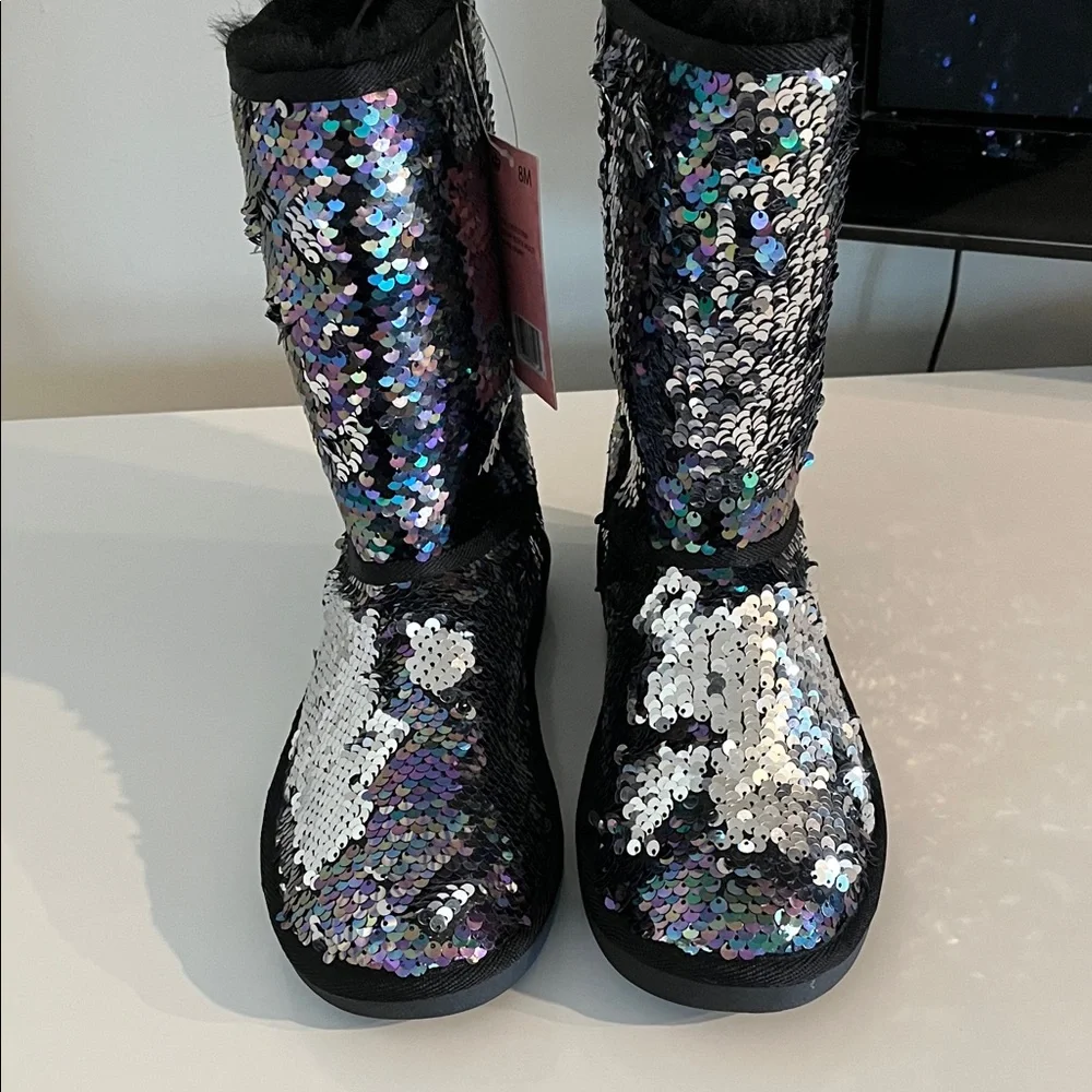 Juicy Couture Black and Silver‎ Sequin Winter Boots Size 8